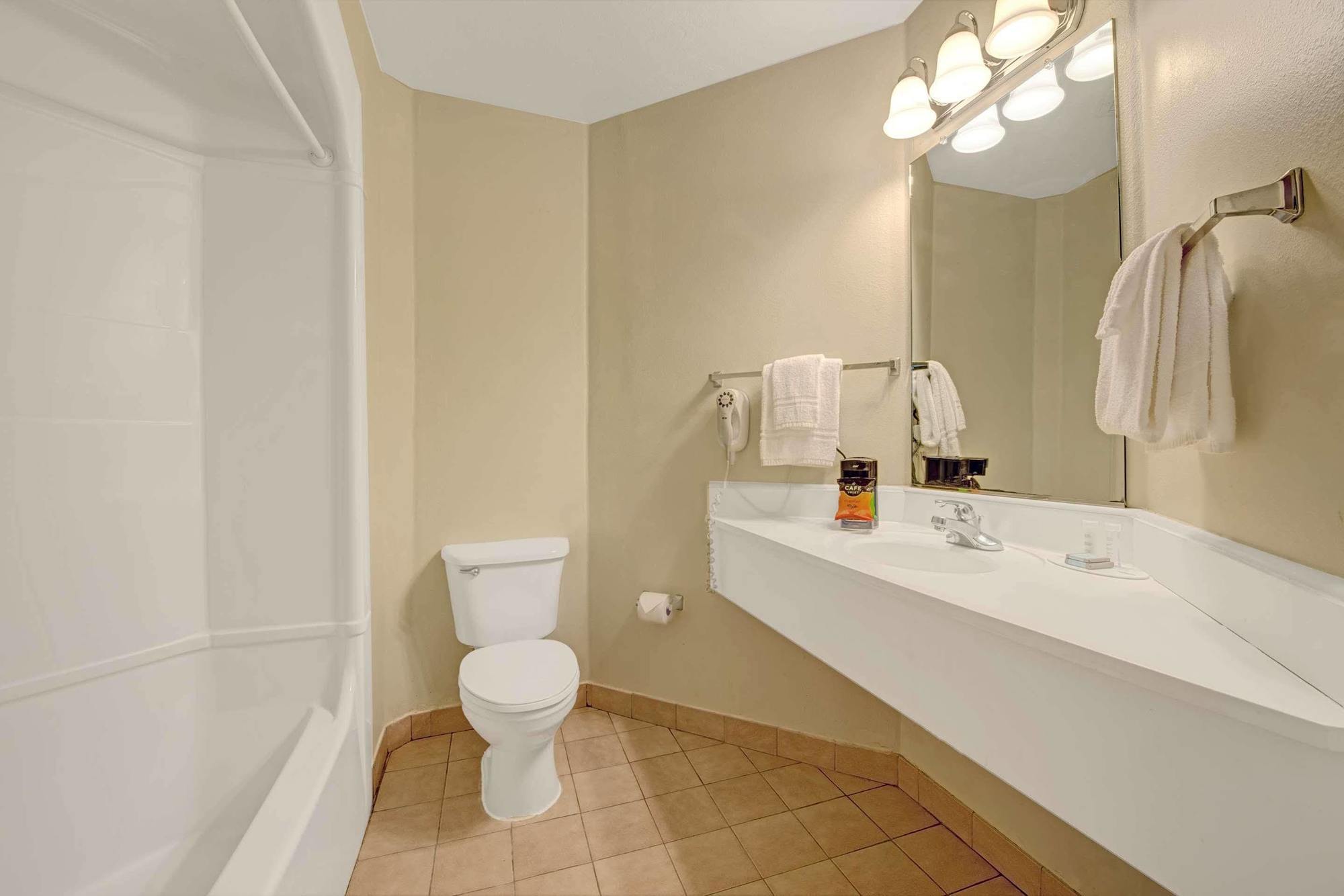 Days Inn & Suites By Wyndham Augusta Near Fort Eisenhower Luaran gambar
