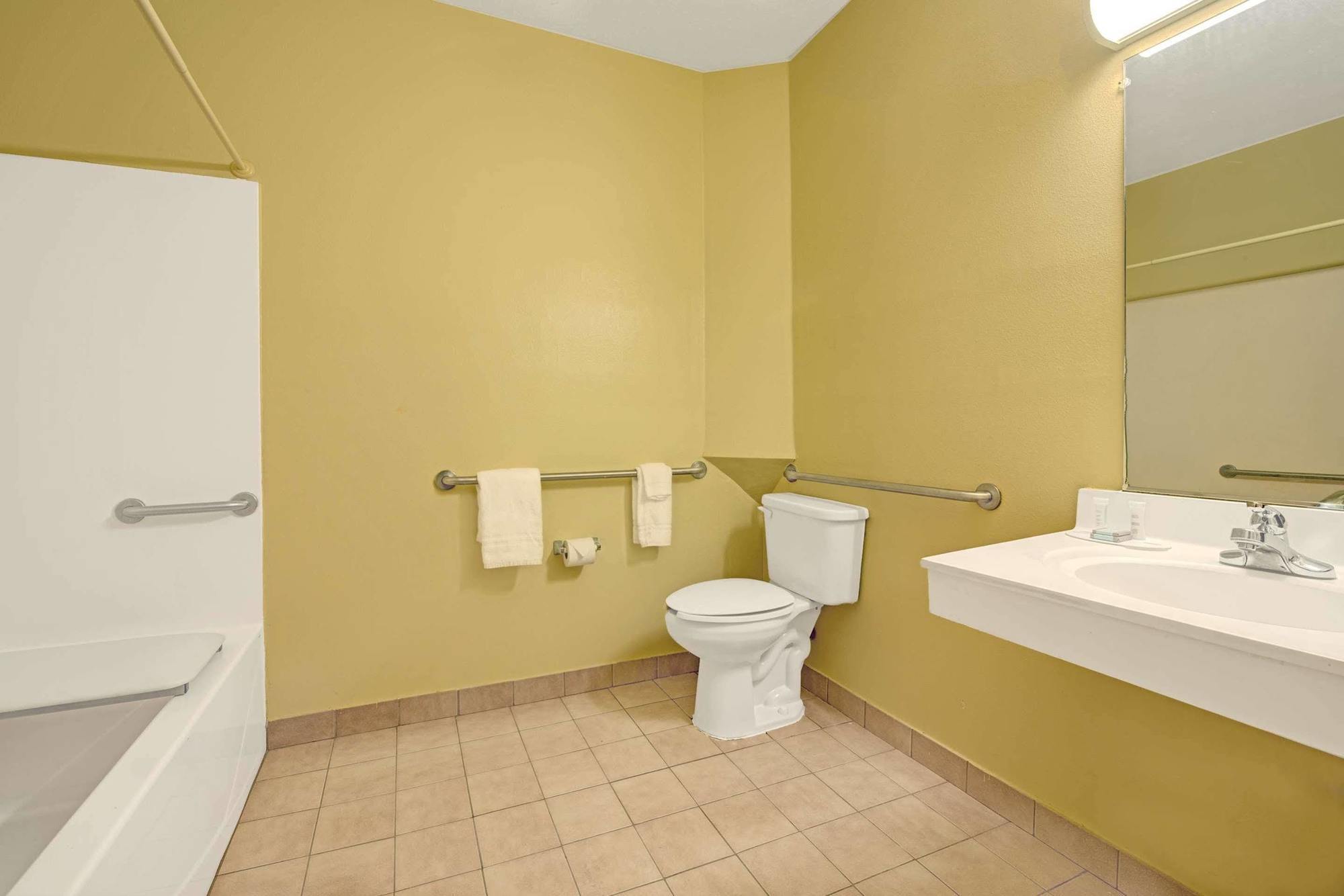 Days Inn & Suites By Wyndham Augusta Near Fort Eisenhower Luaran gambar
