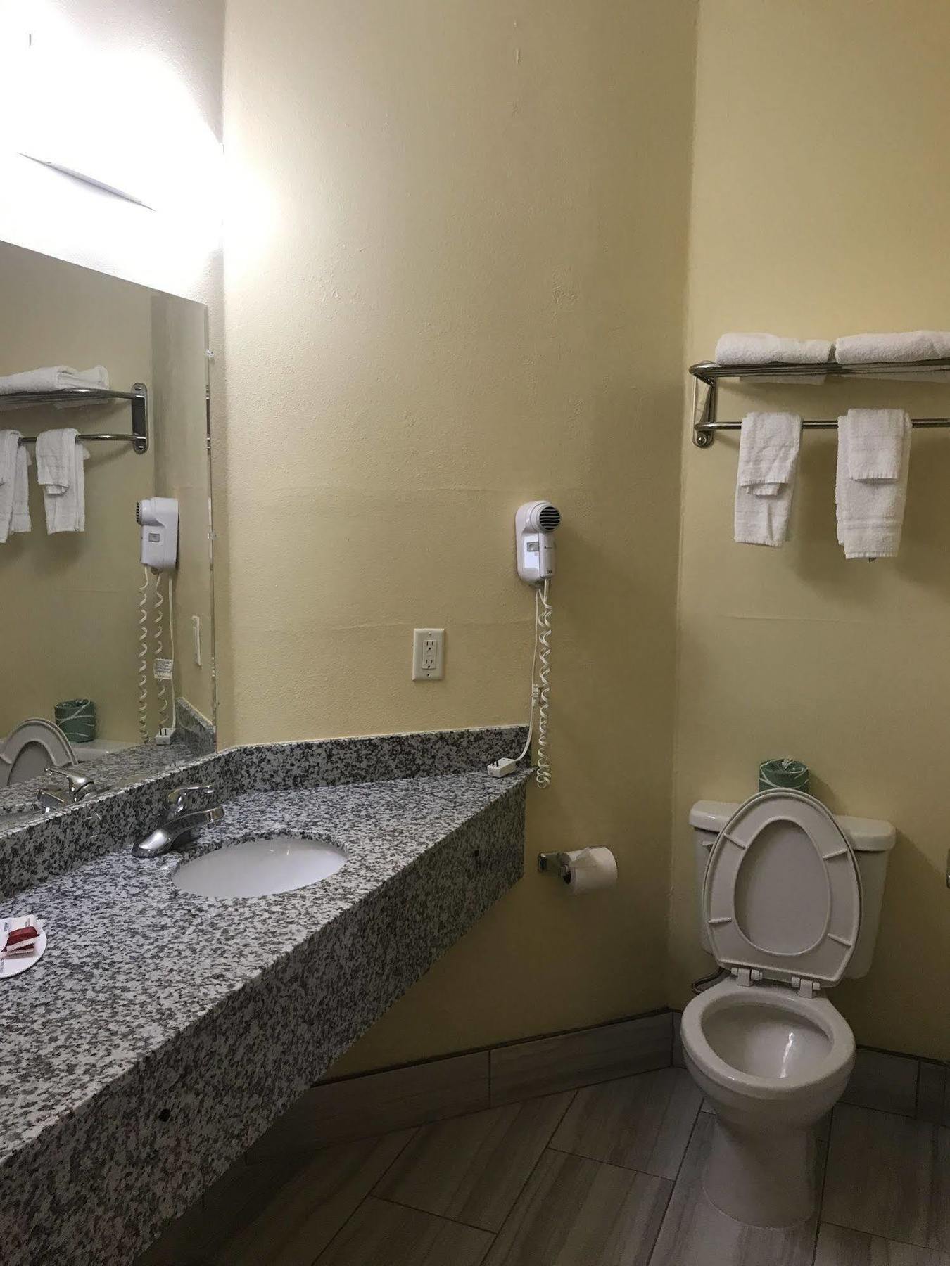 Days Inn & Suites By Wyndham Augusta Near Fort Eisenhower Luaran gambar